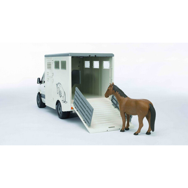 BRUDER - SPRINTER TRANSPORTOR DE ANIMALE MERCEDES BENZ CU UN CAL - BR02533