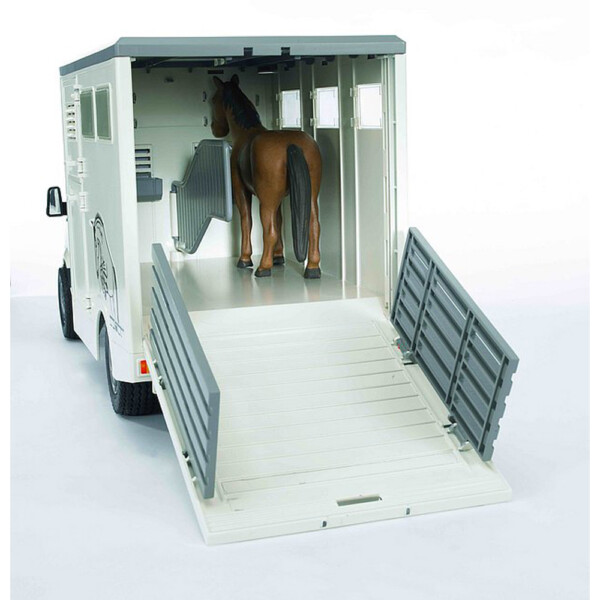 BRUDER - SPRINTER TRANSPORTOR DE ANIMALE MERCEDES BENZ CU UN CAL - BR02533