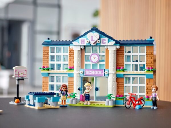 41682_alt19 Lego Friends 41682 - Scoala orasului Heartlake