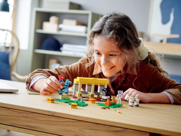Lego Minecraft 21171 – Grajdul pentru cai