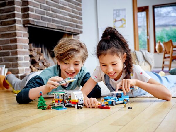31108_alt8 Lego Creator 31108 - Sărbătoare de caravană în familie