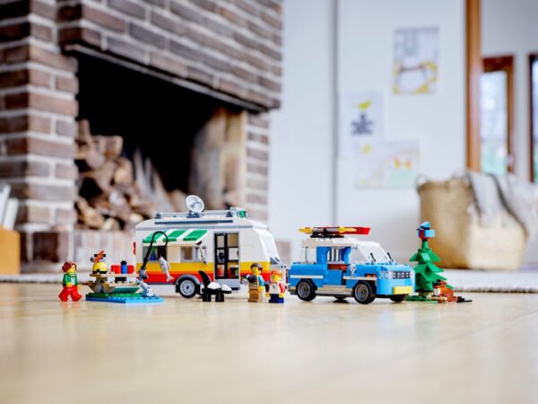 31108_alt9 Lego Creator 31108 - Sărbătoare de caravană în familie