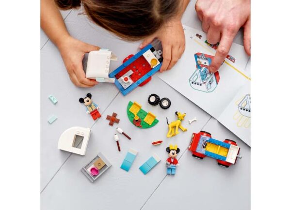 10777-lego-disney-4 LEGO Disney - Excursia lui Mickey si Minnie Mouse 10777, 103 piese