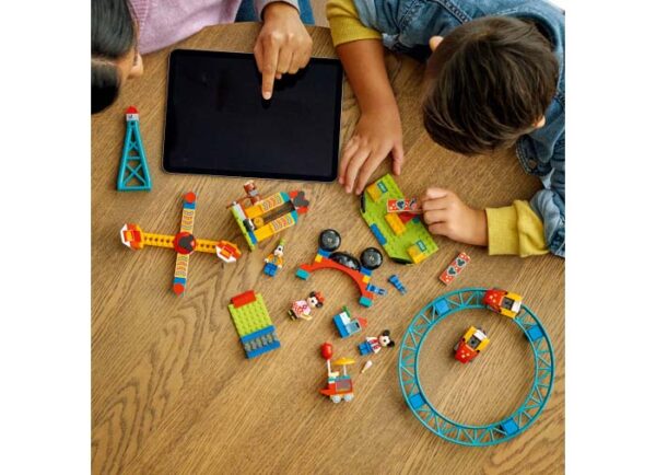 10778-lego-disney-4 LEGO Disney - Parcul de distractii al lui Mickey si Minnie 10778, 184 piese