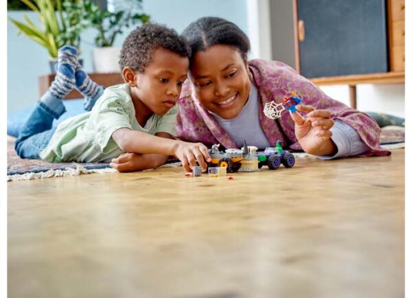 LEGO Marvel Super Heroes - Hulk vs. Rhino Confruntarea cu camioane 10782, 110 piese