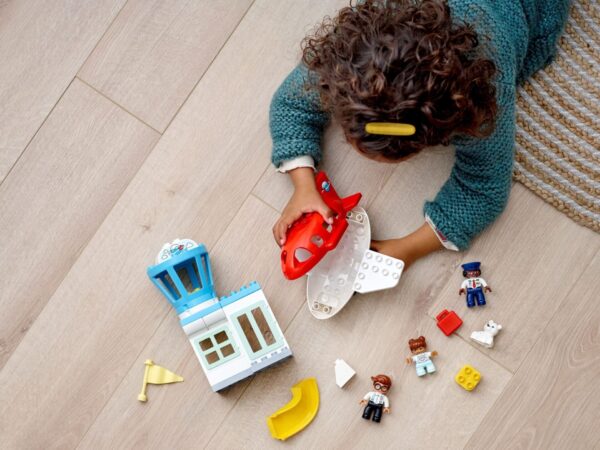 10961_alt10 Lego Duplo 10961 - Avion si Aeroport