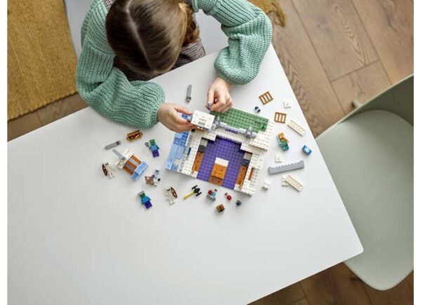 21186-lego-minecraft-3 LEGO Minecraft - Castelul de gheata 21186, 499 piese