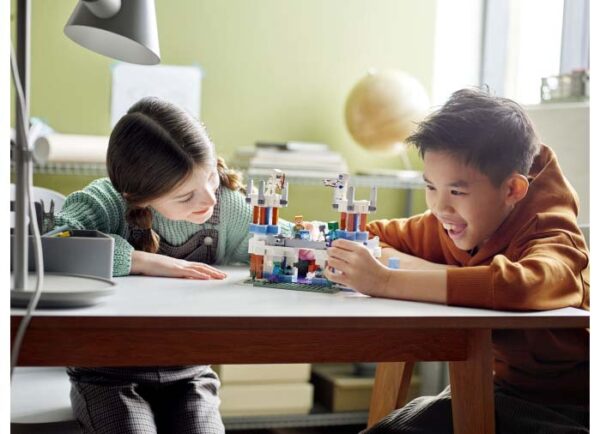 21186-lego-minecraft-5 LEGO Minecraft - Castelul de gheata 21186, 499 piese