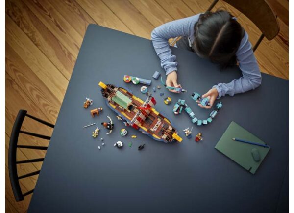 LEGO Creator - Corabia Vikingilor si Sarpele Midgard-ului 31132, 1192 piese
