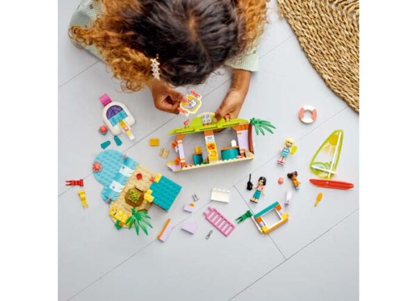 LEGO Friends - Distractie pe plaja surferilor 41710, 288 piese