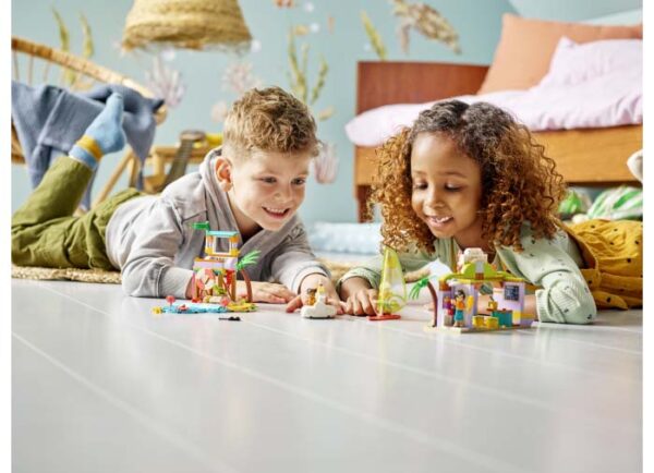 LEGO Friends - Distractie pe plaja surferilor 41710, 288 piese