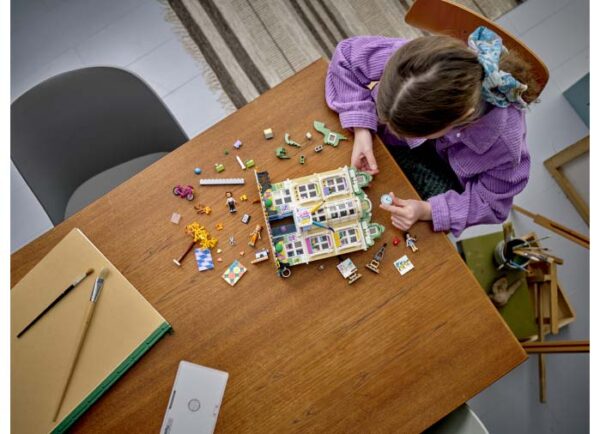 LEGO Friends - Scoala de Arta a Emmei 41711, 844 piese