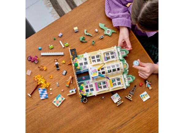 LEGO Friends - Scoala de Arta a Emmei 41711, 844 piese