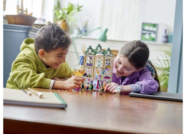LEGO Friends - Scoala de Arta a Emmei 41711, 844 piese