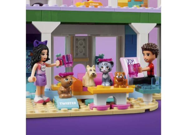 LEGO Friends - Centrul de Ingrijire a Animalelor 41718, 593 piese