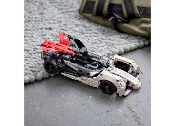 LEGO Technic - Formula E® Porsche 99X Electric 42137, 422 piese