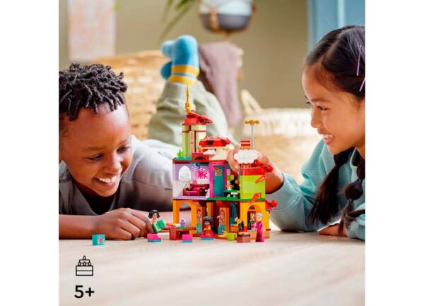 LEGO Disney - Casa Madrigal 43202, 587 piese