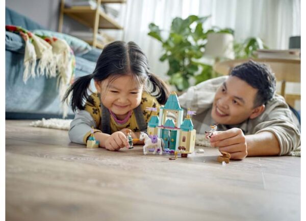 43204-lego-disney-5 LEGO Disney - Distractie la castel cu Anna si Olaf 43204, 108 piese