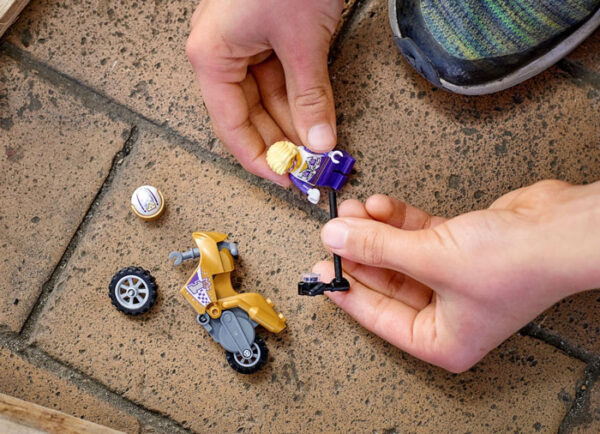 LEGO City - Motocicleta de cascadorii Selfie 60309, 14 piese