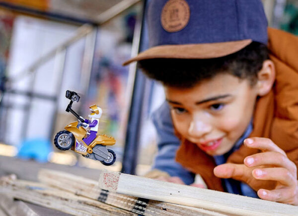 LEGO City - Motocicleta de cascadorii Selfie 60309, 14 piese