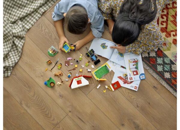 LEGO City - Hambar si animale de ferma 60346, 230 piese