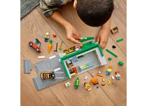 LEGO City - Magazin de alimente 60347, 404 piese