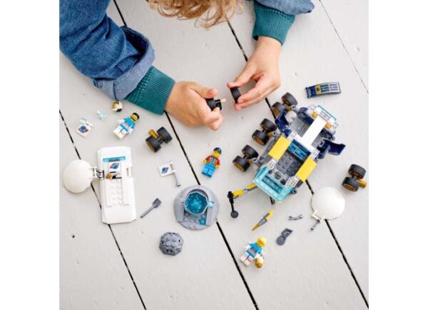 LEGO City - Vehicul Selenar 60348, 275 piese