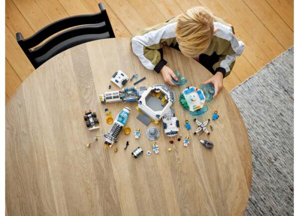 LEGO City - Baza stiintifica de pe luna 60350, 786 piese