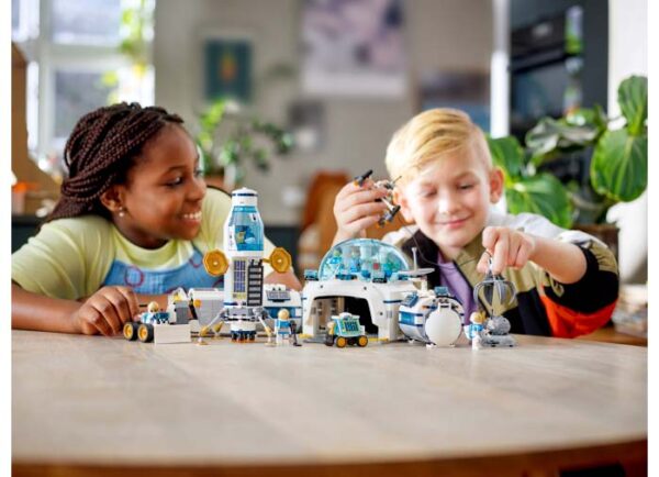 LEGO City - Baza stiintifica de pe luna 60350, 786 piese