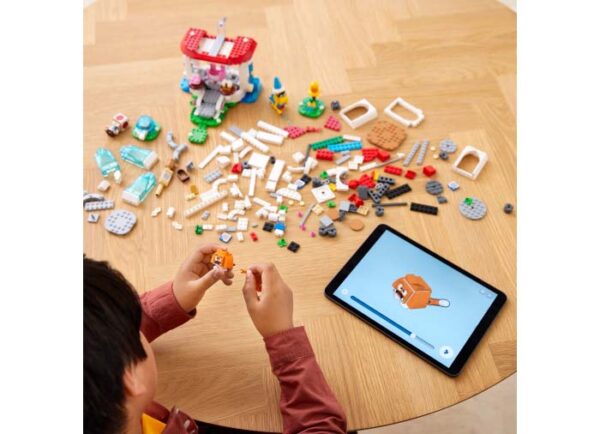 LEGO Super Mario - Set de extindere - Turnul inghetat si costum de pisica Peach 71407, 494 piese