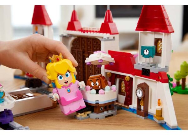 LEGO Super Mario - Set de extindere - Castelul lui Peach 71408, 1216 piese