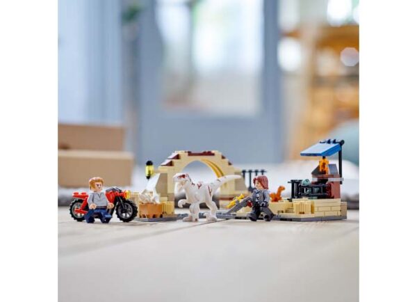 76945-lego-jurassic-world-4 LEGO Jurassic World - Urmarirea lui Atrociraptor 76945, 169 piese