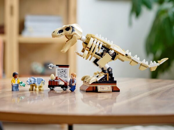 LEGO Jurassic World - Expozitia fosilei dinozaurului T. rex 76940, 198 piese