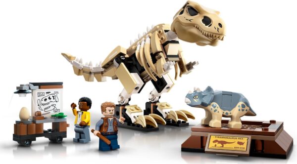 LEGO Jurassic World - Expozitia fosilei dinozaurului T. rex 76940, 198 piese