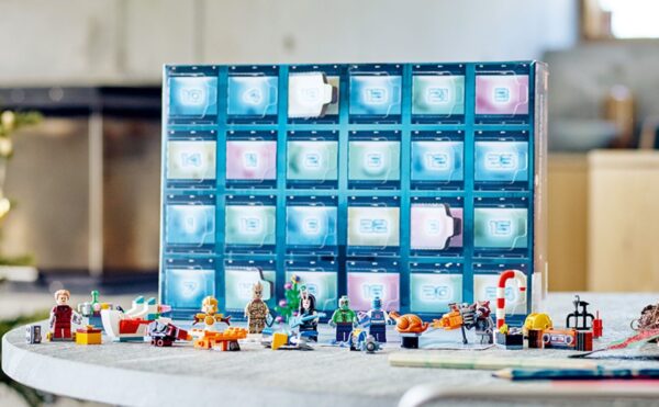 LEGO Marvel Super Heroes - Calendar de Craciun LEGO Super Heroes 76231, 268 piese