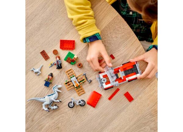 76946-lego-jurassic-world-3 LEGO Jurassic World - Capturarea Velociraptorilor Blue si Beta 76946, 181 piese