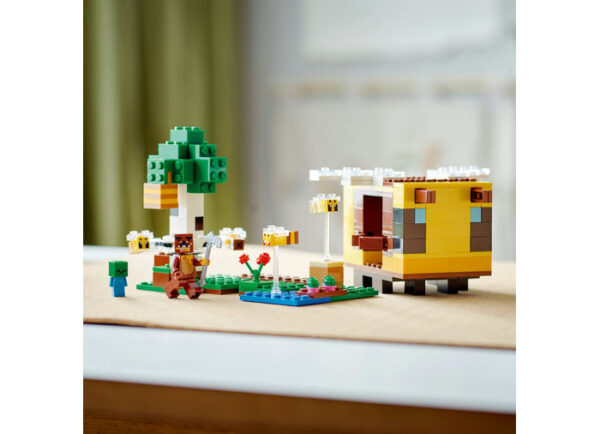 LEGO Minecraft - Casuta albinelor 21241, 254 piese