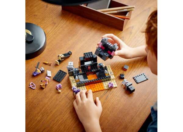 LEGO Minecraft - Arena din End 21242, 252 piese
