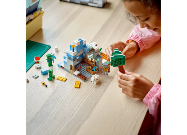 21243-lego-minecraft-3 LEGO Minecraft - Piscurile inghetate 21243, 304 piese