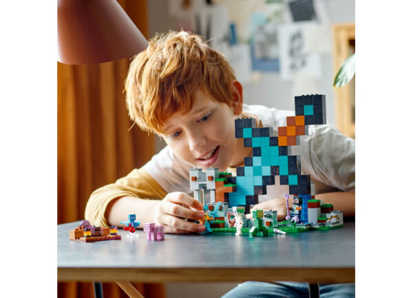 LEGO Minecraft - Avanpostul sabiei 21244, 427 piese