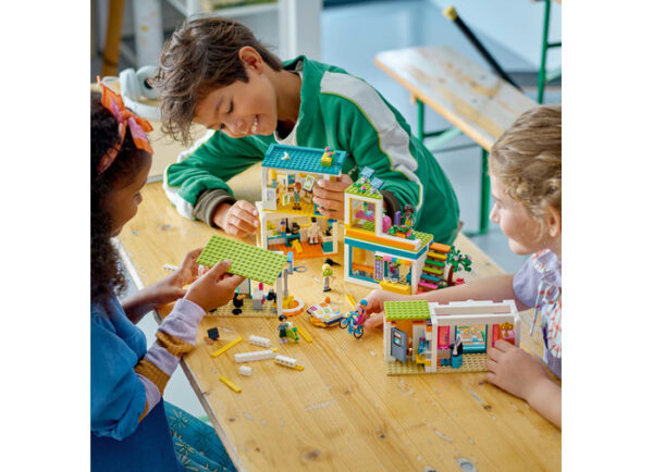 LEGO Friends - Scoala Internationala din Heartlake 41731, 985 piese