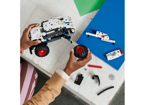 42150-lego-technic-3 LEGO Technic - Monster Jam Monster Mutt Dalmatian 42150, 244 piese