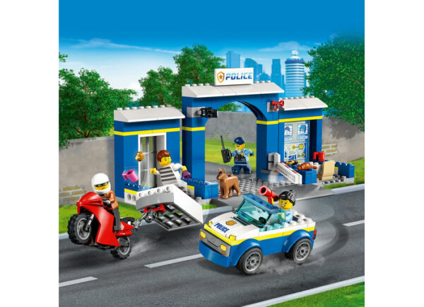 60370-lego-city-3 LEGO City - Urmarire la sectia de politie 60370, 172 piese