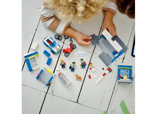 60370-lego-city-4 LEGO City - Urmarire la sectia de politie 60370, 172 piese