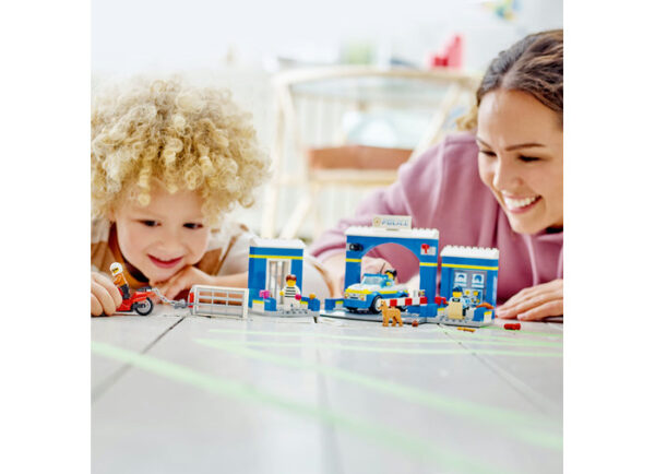 60370-lego-city-5 LEGO City - Urmarire la sectia de politie 60370, 172 piese