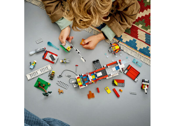 LEGO City - Camion de pompieri 60374, 502 piese