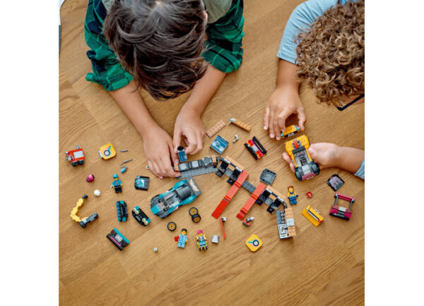 LEGO City - Service pentru personalizarea masinilor 60389, 507 piese