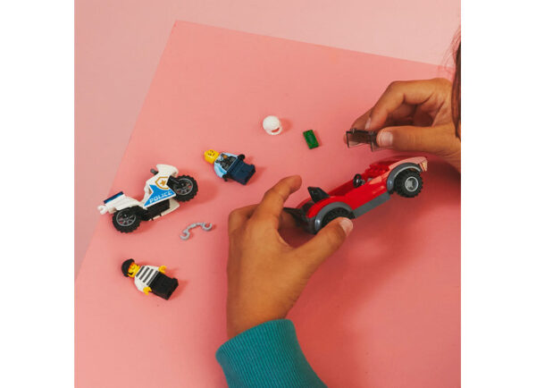 LEGO City - Urmarire pe motocicleta 60392, 59 piese