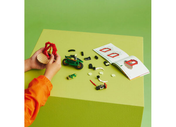 LEGO Ninjago - Motocicleta ninja a lui Lloyd 71788, 64 piese