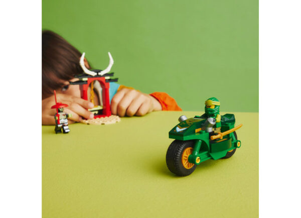 LEGO Ninjago - Motocicleta ninja a lui Lloyd 71788, 64 piese